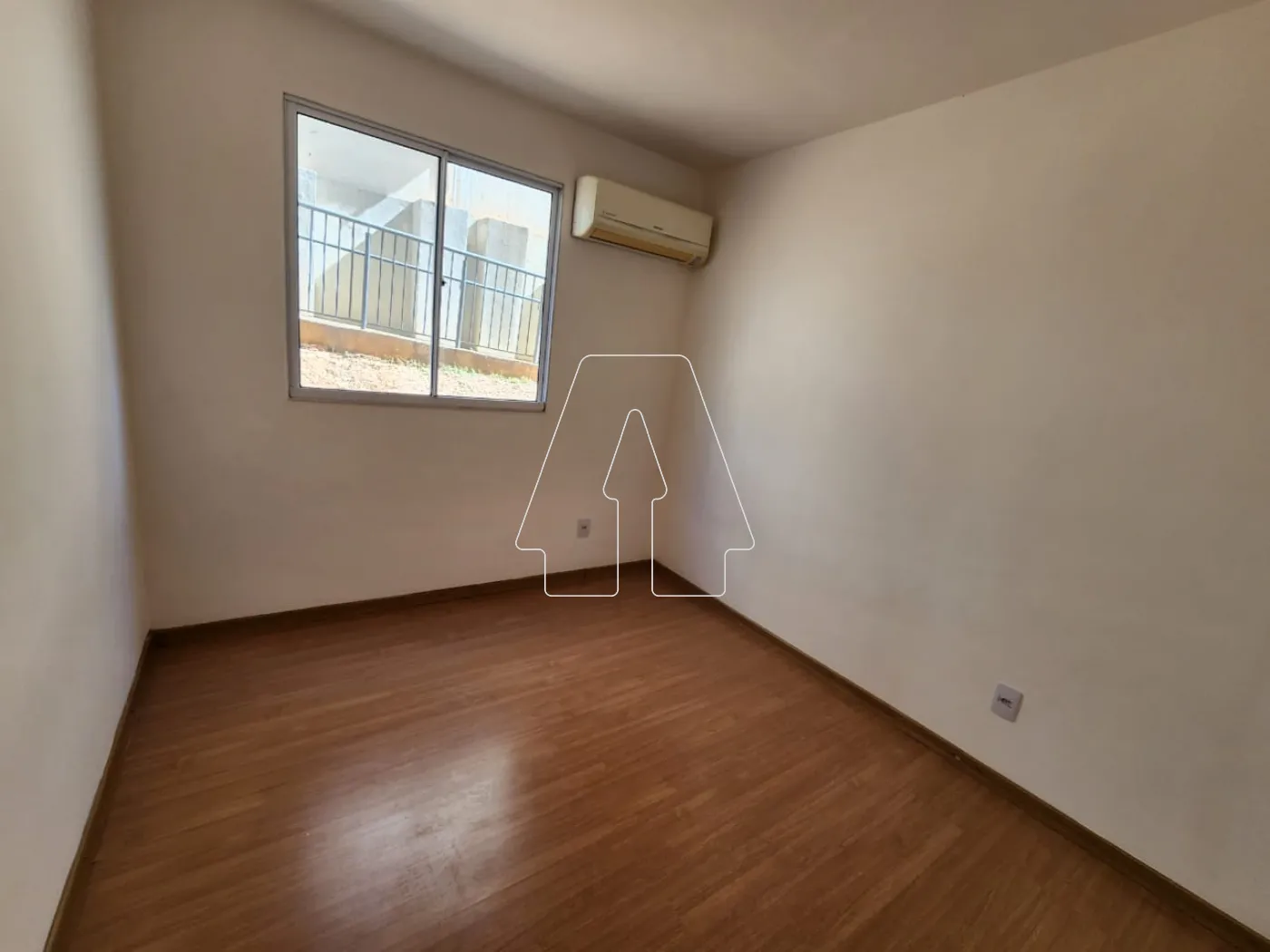 Comprar Apartamento / Padr&atilde;o em Ara&ccedil;atuba R$ 160.000,00 - Foto 2