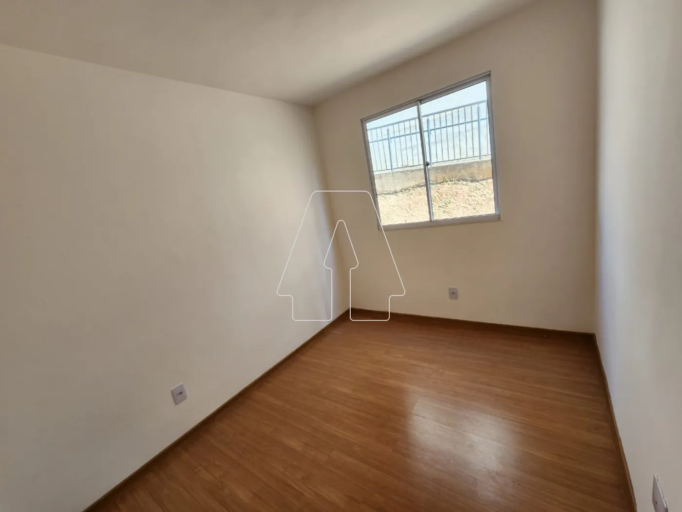 Comprar Apartamento / Padr&atilde;o em Ara&ccedil;atuba R$ 160.000,00 - Foto 4