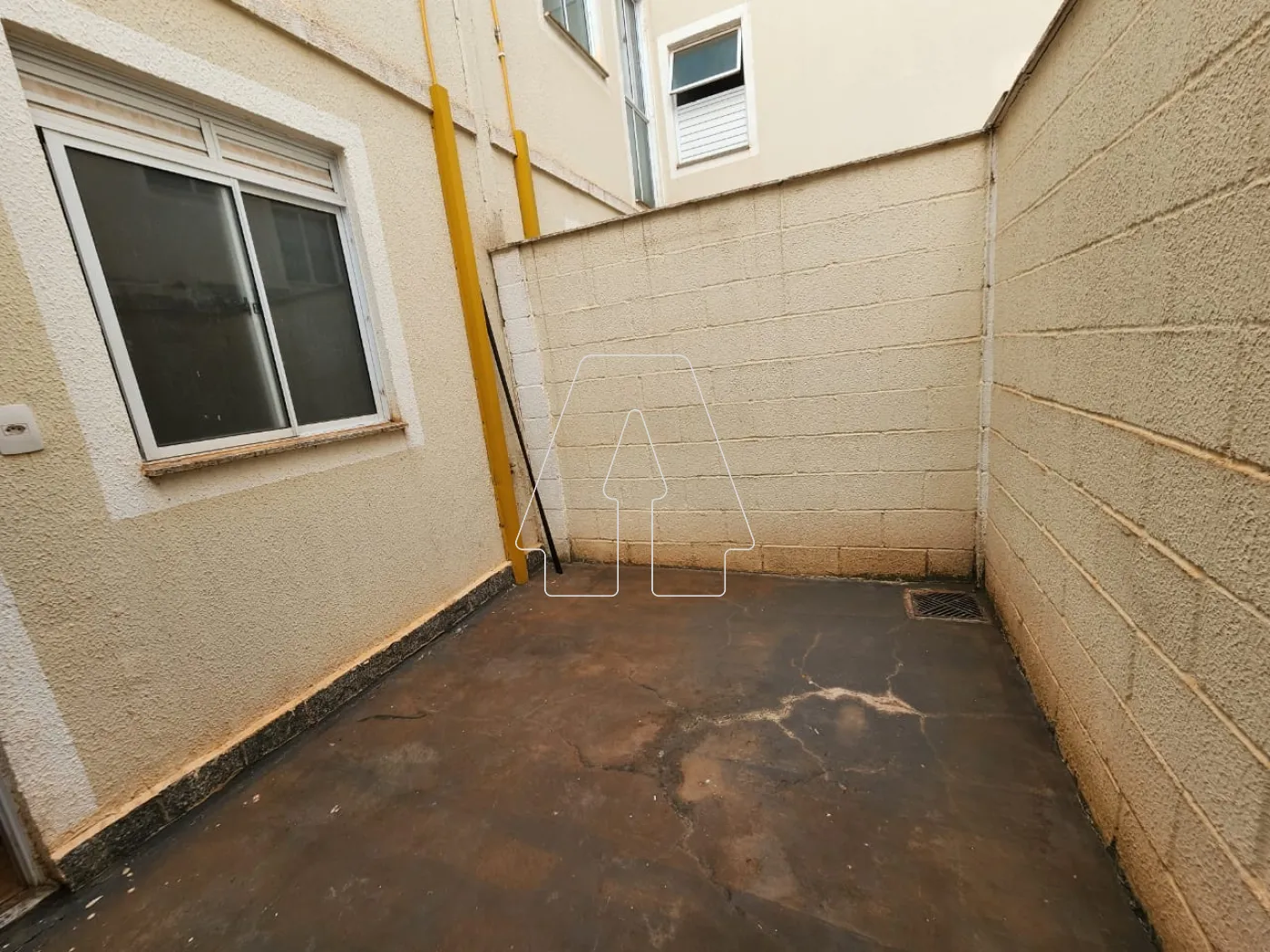 Comprar Apartamento / Padr&atilde;o em Ara&ccedil;atuba R$ 160.000,00 - Foto 7