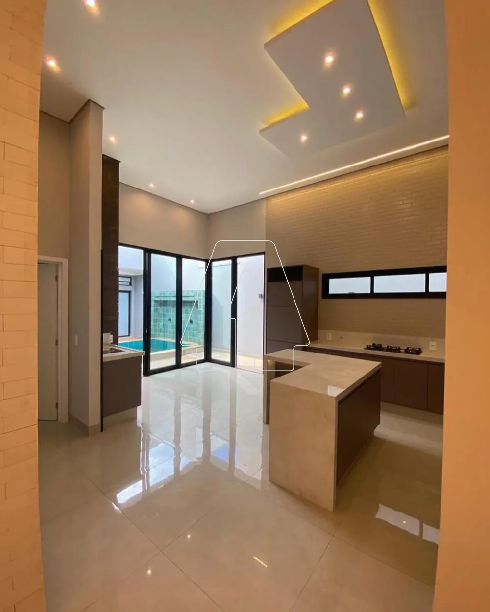 Comprar Casa / Condom&iacute;nio em Ara&ccedil;atuba R$ 890.000,00 - Foto 2
