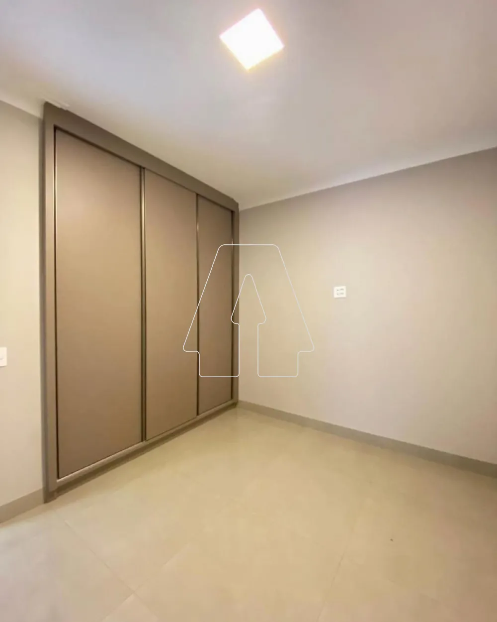 Comprar Casa / Condom&iacute;nio em Ara&ccedil;atuba R$ 890.000,00 - Foto 7
