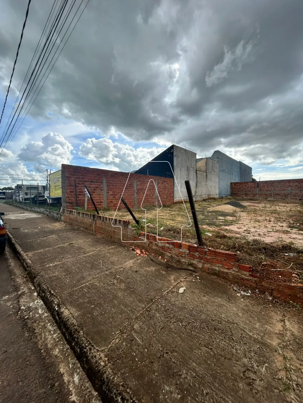 Comprar Terreno / Padr&atilde;o em Ara&ccedil;atuba R$ 160.000,00 - Foto 2