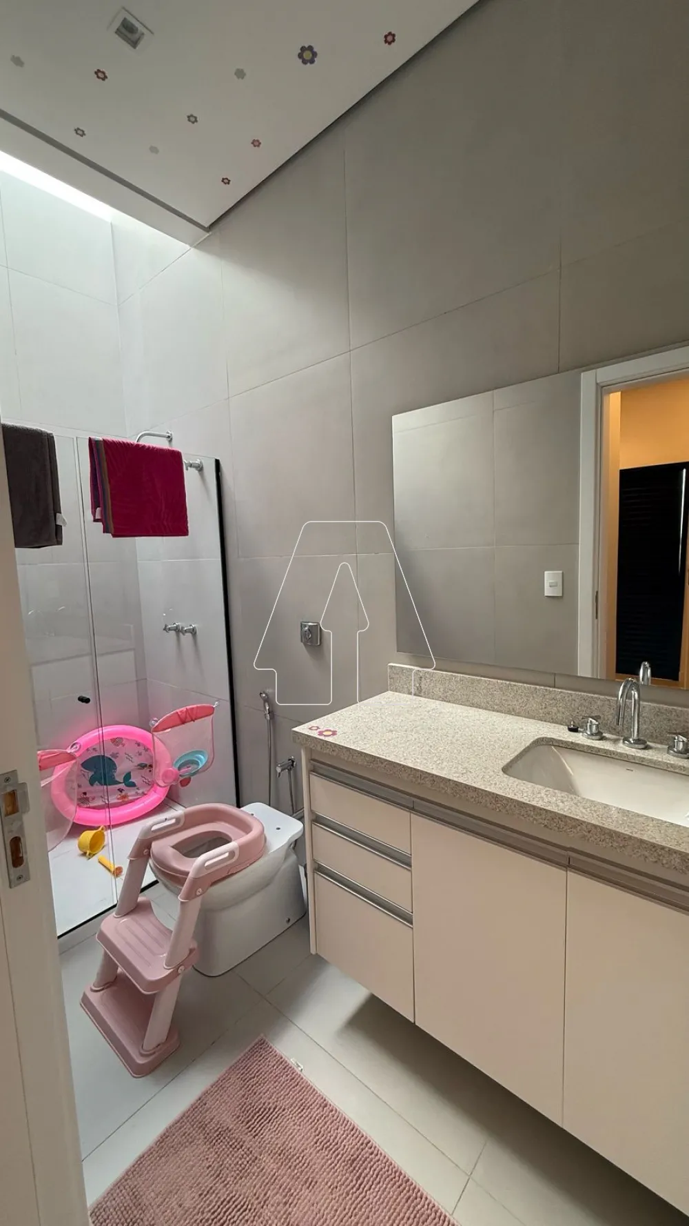 Comprar Casa / Condom&iacute;nio em Ara&ccedil;atuba R$ 890.000,00 - Foto 11