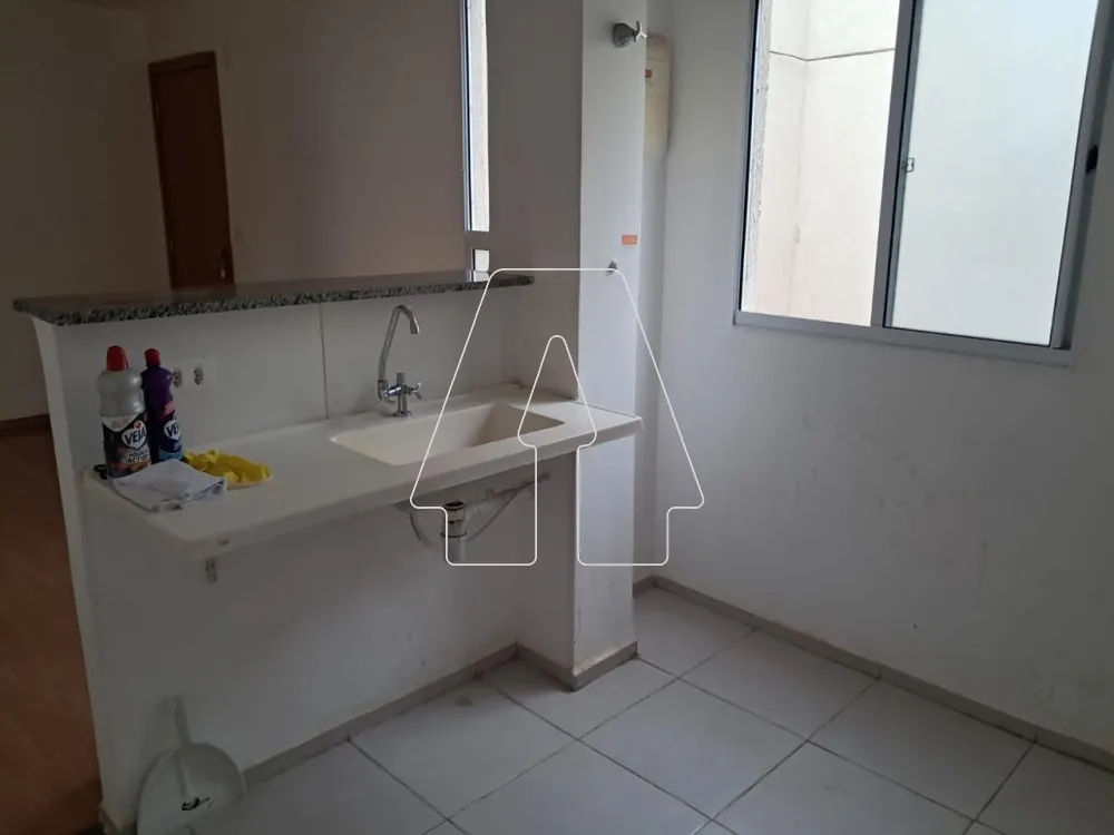 Comprar Apartamento / Padr&atilde;o em Ara&ccedil;atuba R$ 135.000,00 - Foto 2