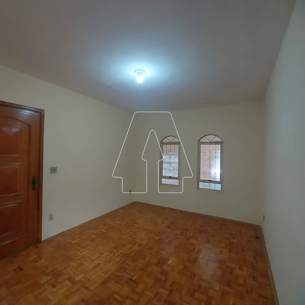 Alugar Casa / Residencial em Ara&ccedil;atuba R$ 1.700,00 - Foto 2