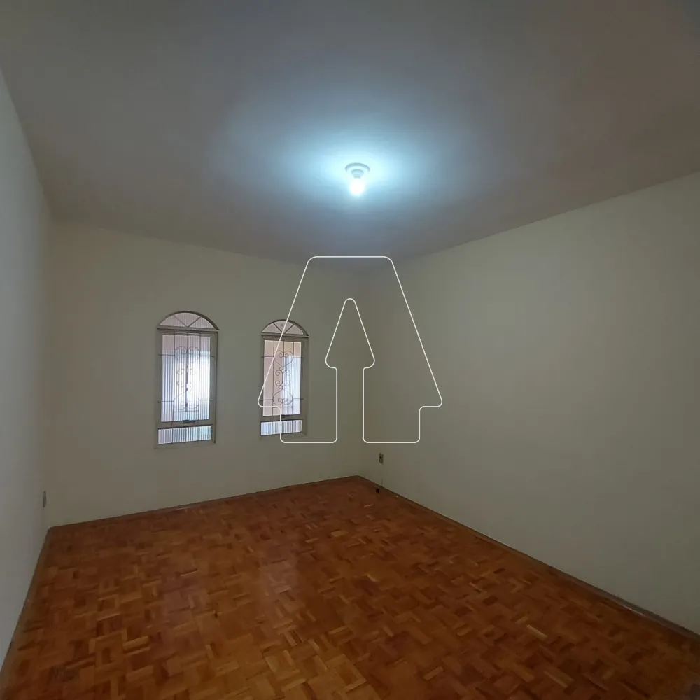 Alugar Casa / Residencial em Ara&ccedil;atuba R$ 1.700,00 - Foto 1