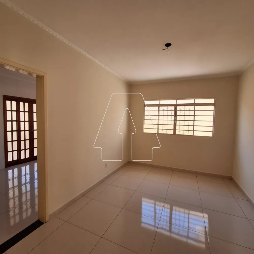 Comprar Casa / Residencial em Ara&ccedil;atuba R$ 400.000,00 - Foto 2