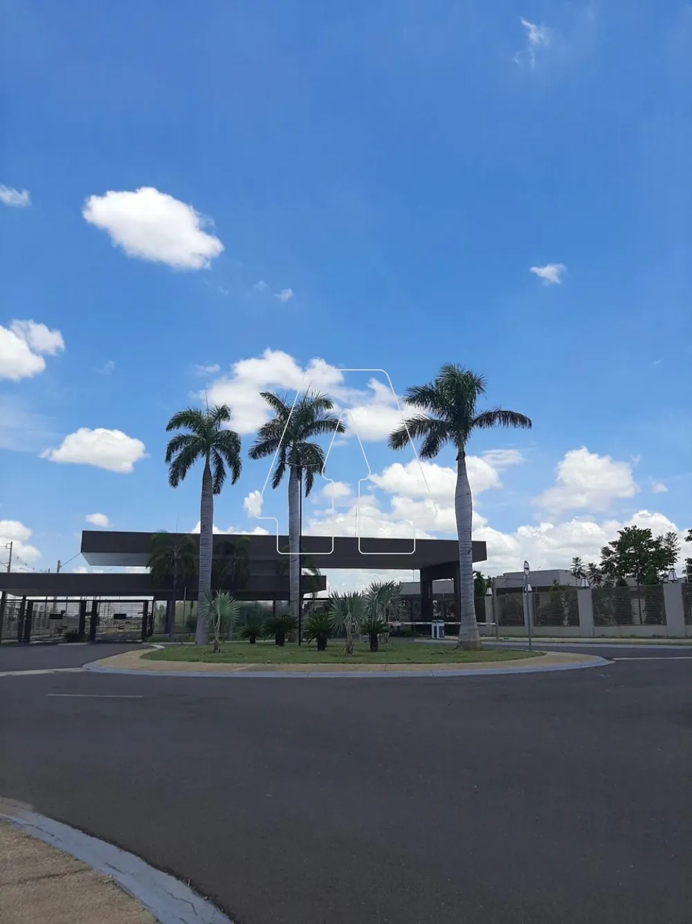 Comprar Terreno / Condom&iacute;nio em Ara&ccedil;atuba R$ 225.000,00 - Foto 3