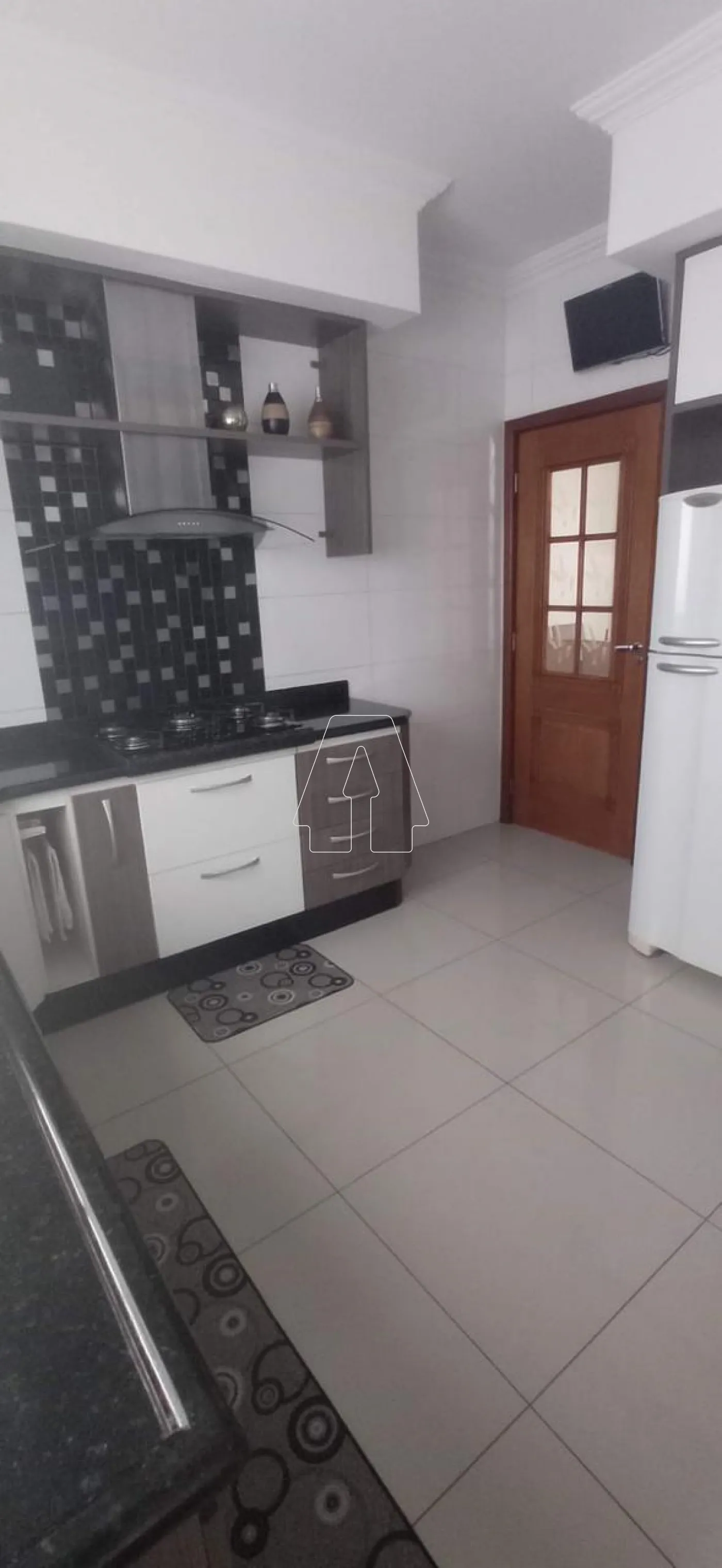 Comprar Casa / Residencial em Ara&ccedil;atuba R$ 590.000,00 - Foto 6