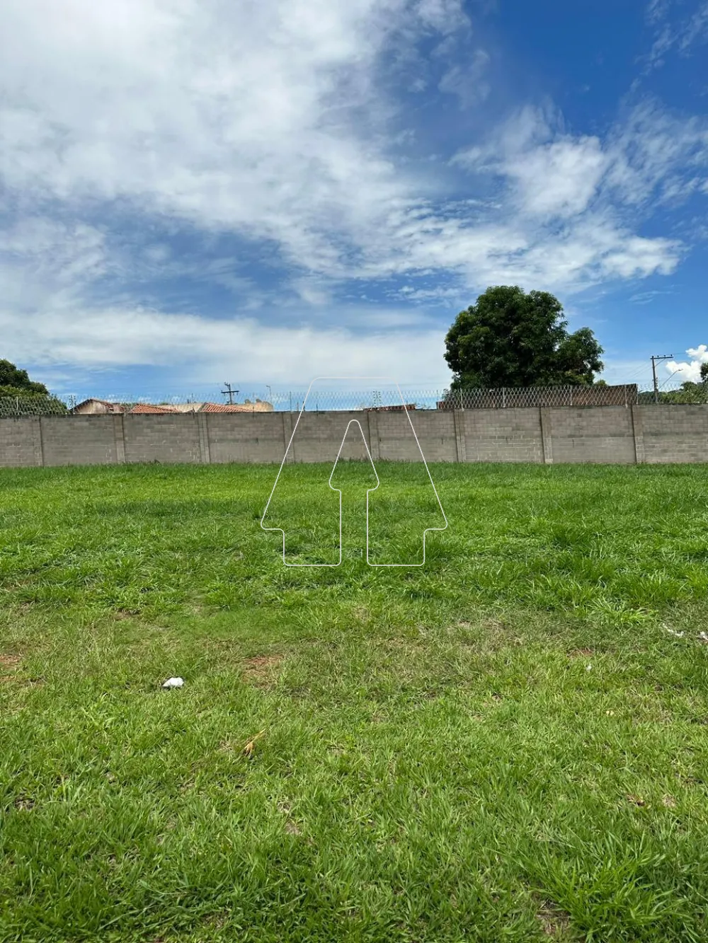 Comprar Terreno / Condom&iacute;nio em Ara&ccedil;atuba R$ 295.000,00 - Foto 1