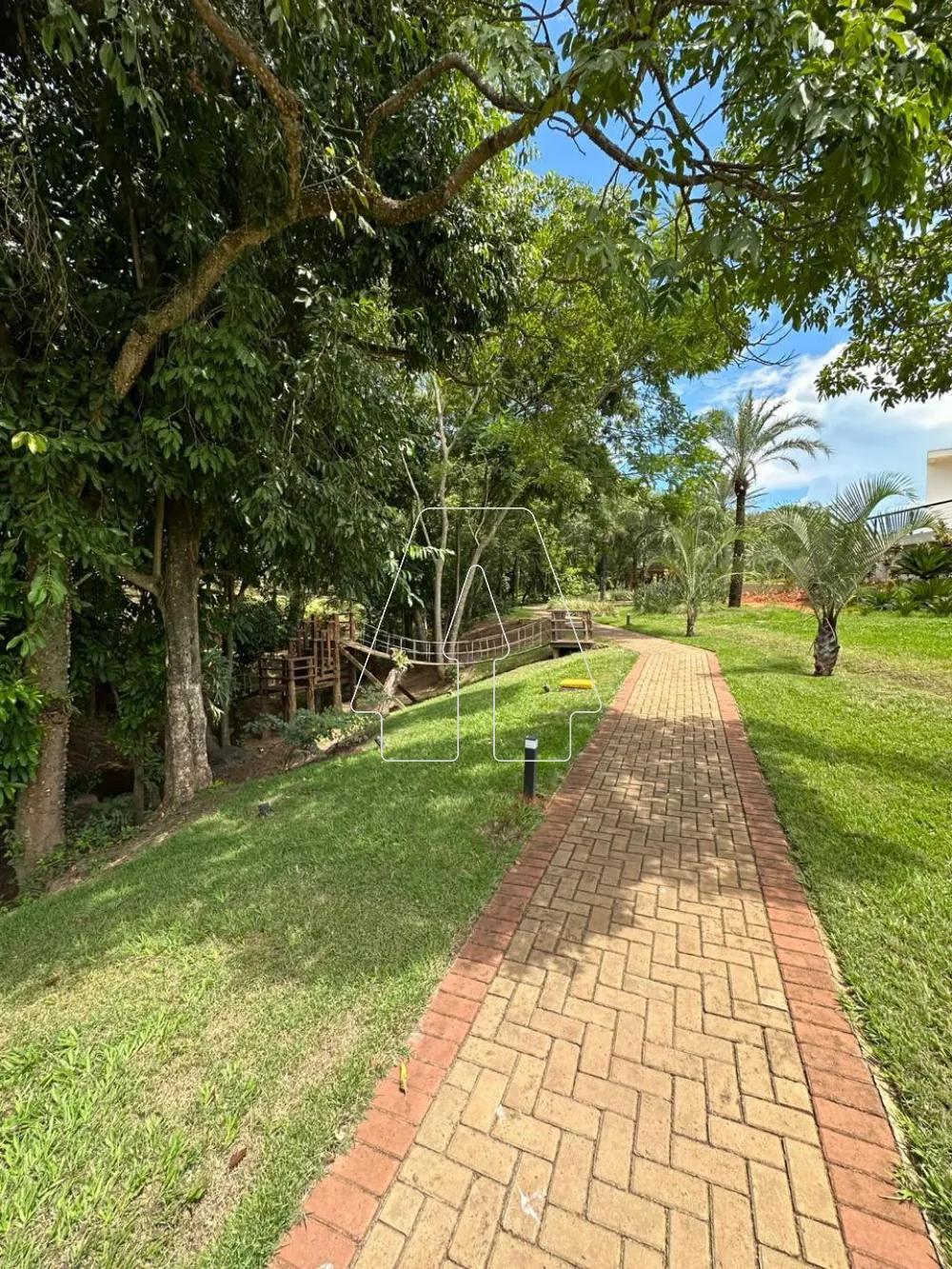 Comprar Terreno / Condom&iacute;nio em Ara&ccedil;atuba R$ 295.000,00 - Foto 3