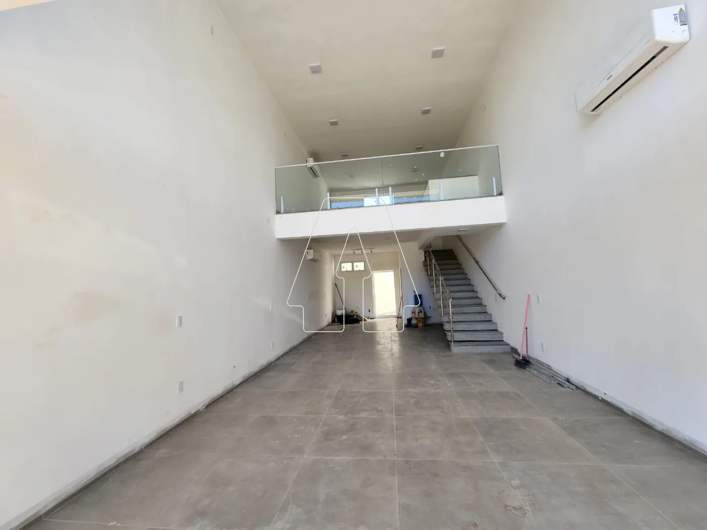 Alugar Comercial / Loja em Ara&ccedil;atuba R$ 4.000,00 - Foto 1