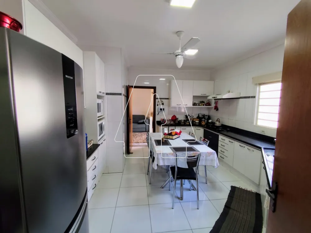 Comprar Casa / Residencial em Ara&ccedil;atuba R$ 600.000,00 - Foto 4