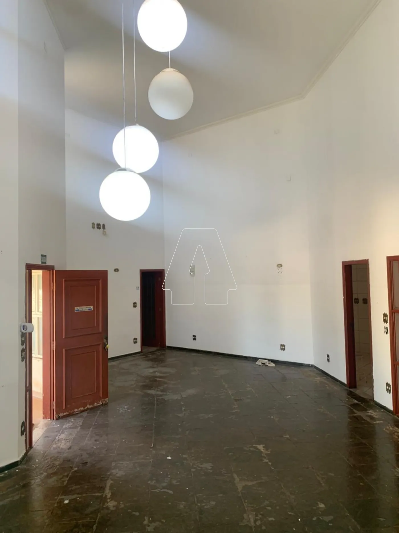 Alugar Comercial / Casa em Ara&ccedil;atuba R$ 12.000,00 - Foto 3