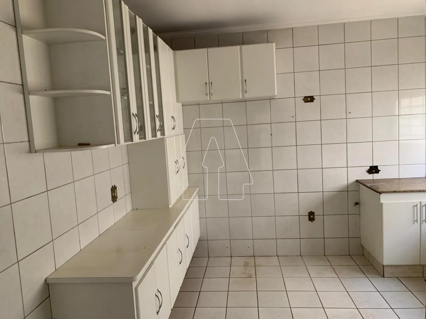 Alugar Comercial / Casa em Ara&ccedil;atuba R$ 12.000,00 - Foto 4
