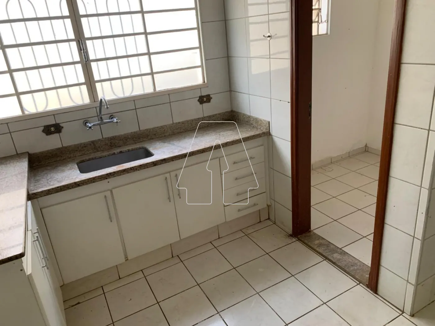 Alugar Comercial / Casa em Ara&ccedil;atuba R$ 12.000,00 - Foto 6