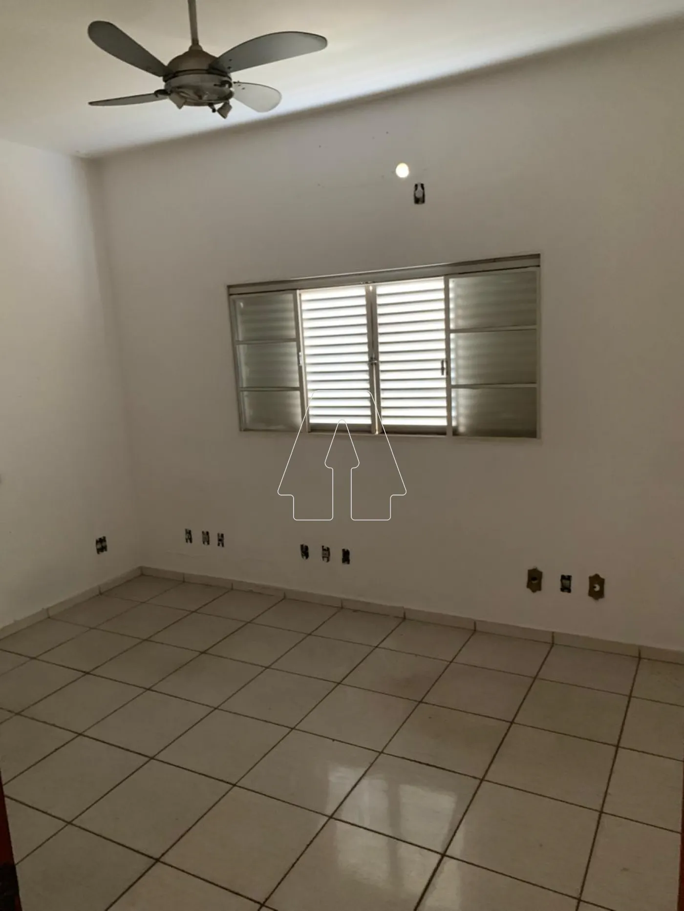 Alugar Comercial / Casa em Ara&ccedil;atuba R$ 12.000,00 - Foto 11