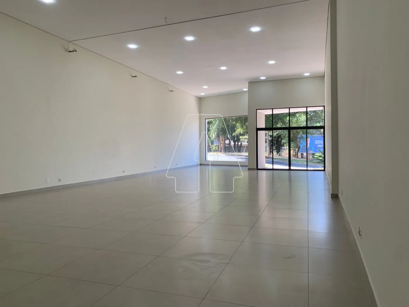 Alugar Comercial / Sal&atilde;o em Ara&ccedil;atuba R$ 6.000,00 - Foto 2