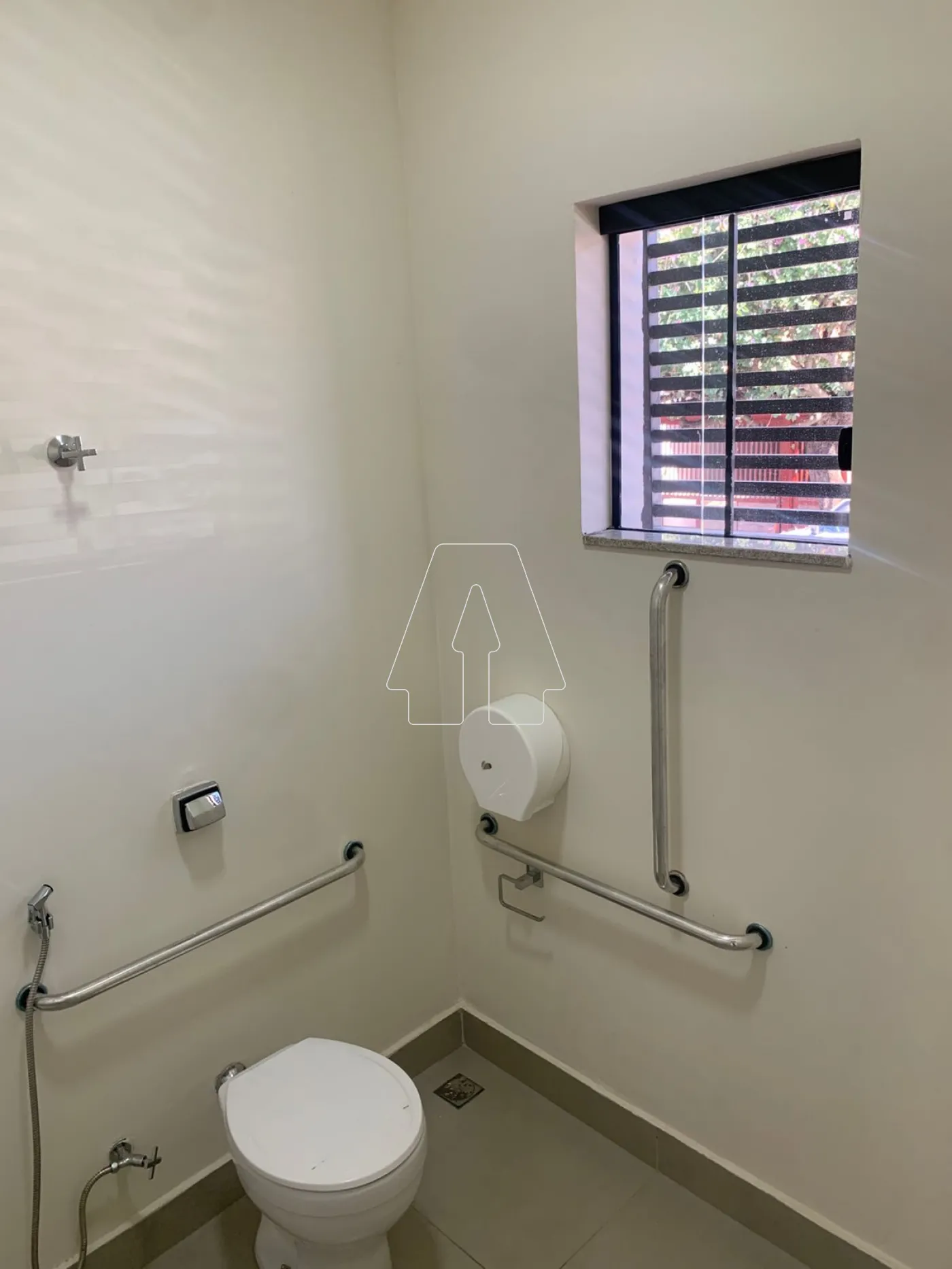 Alugar Comercial / Sal&atilde;o em Ara&ccedil;atuba R$ 6.000,00 - Foto 8