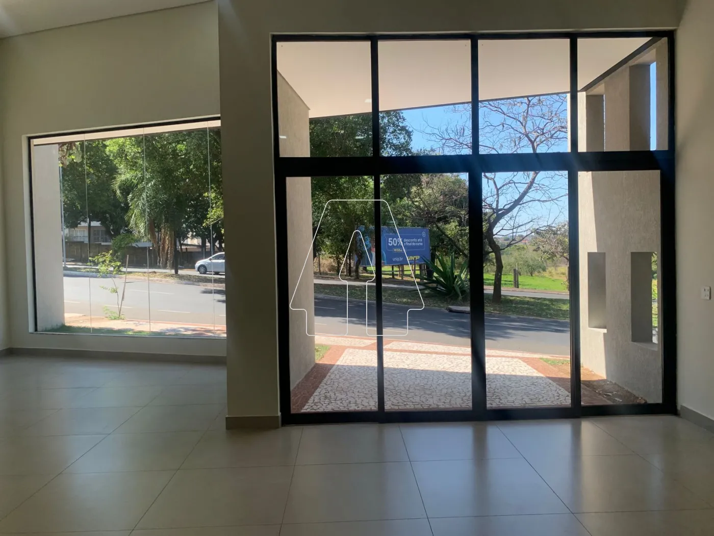 Alugar Comercial / Sal&atilde;o em Ara&ccedil;atuba R$ 6.000,00 - Foto 3