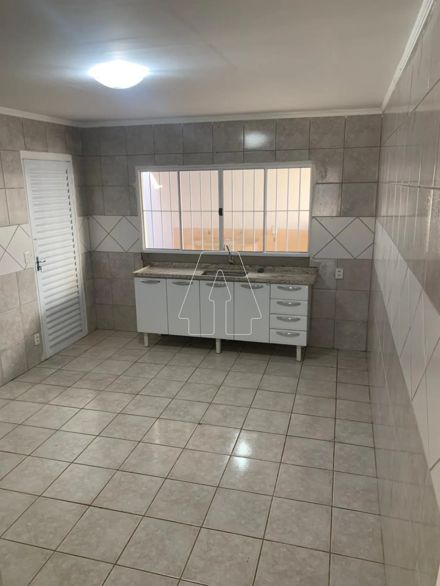 Comprar Casa / Residencial em Ara&ccedil;atuba R$ 360.000,00 - Foto 2