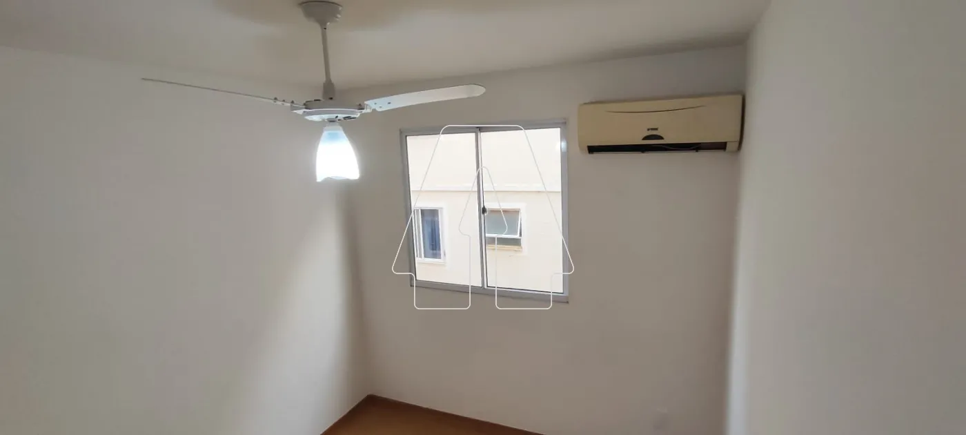 Alugar Apartamento / Padr&atilde;o em Ara&ccedil;atuba R$ 1.250,00 - Foto 4