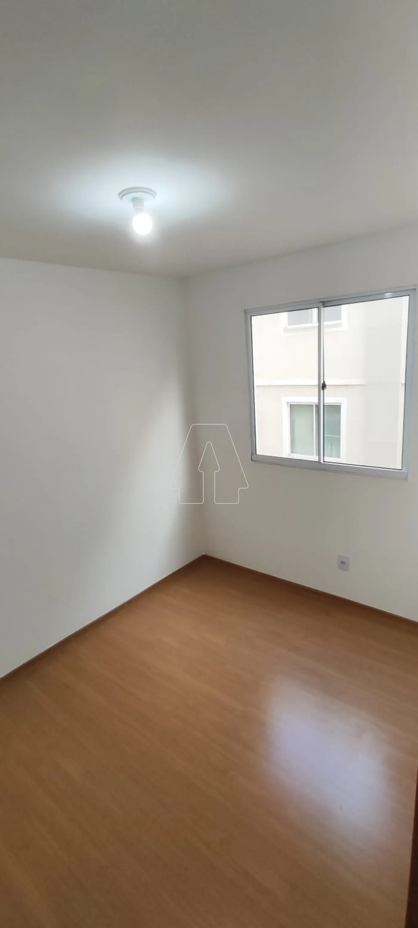 Alugar Apartamento / Padr&atilde;o em Ara&ccedil;atuba R$ 1.250,00 - Foto 6