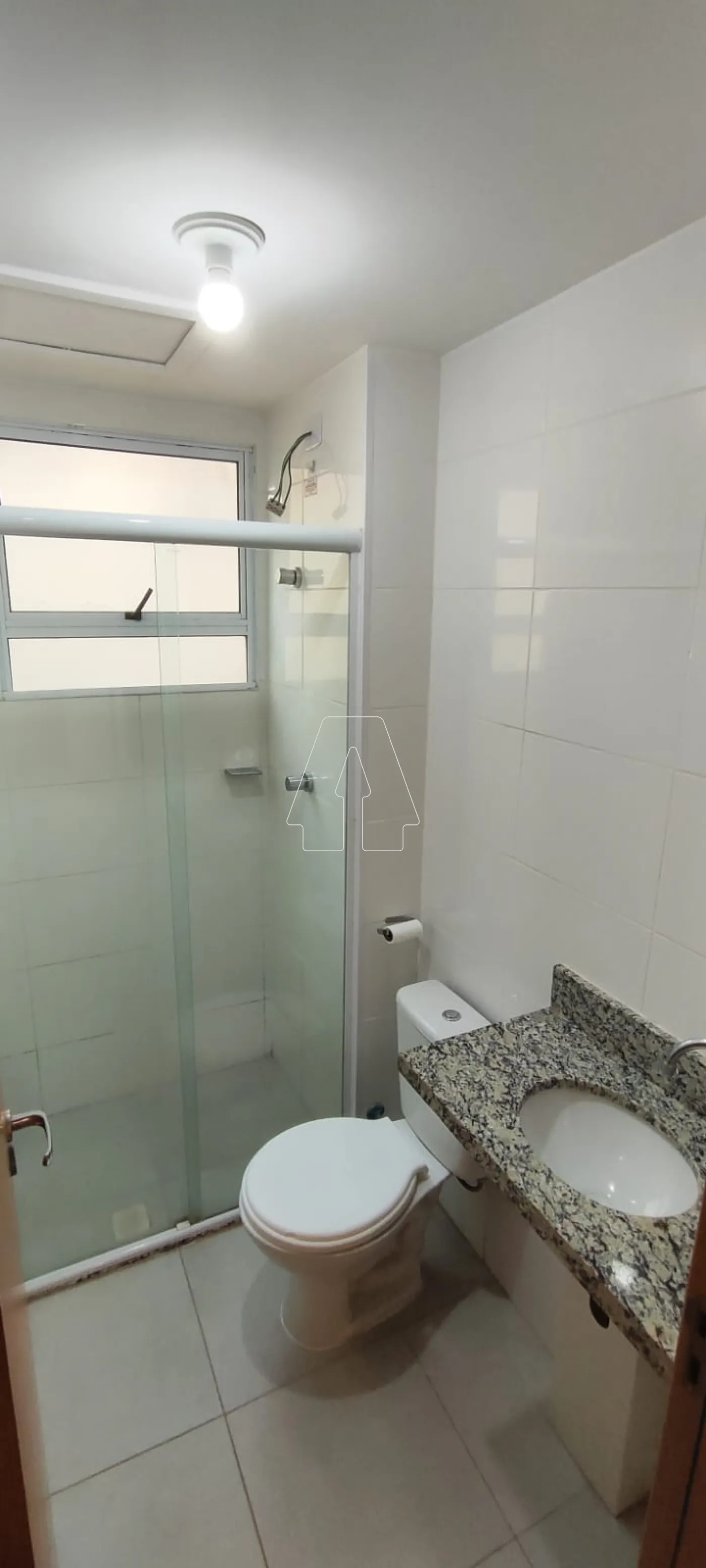 Alugar Apartamento / Padr&atilde;o em Ara&ccedil;atuba R$ 1.250,00 - Foto 7