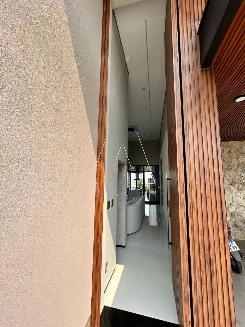 Alugar Casa / Condom&iacute;nio em Ara&ccedil;atuba R$ 14.000,00 - Foto 2