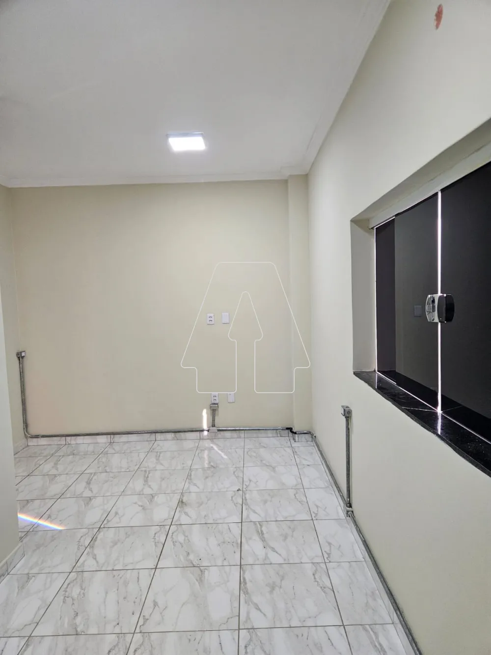 Alugar Casa / Sobrado em Ara&ccedil;atuba R$ 1.700,00 - Foto 2