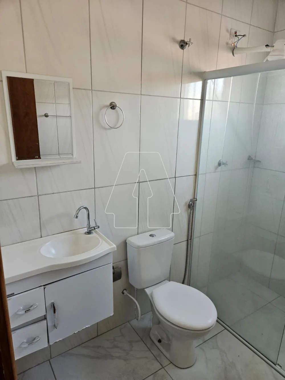 Alugar Casa / Sobrado em Ara&ccedil;atuba R$ 1.700,00 - Foto 5