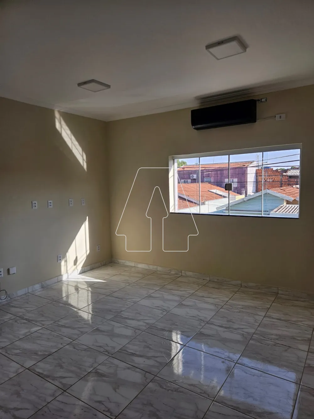 Alugar Casa / Sobrado em Ara&ccedil;atuba R$ 1.700,00 - Foto 6