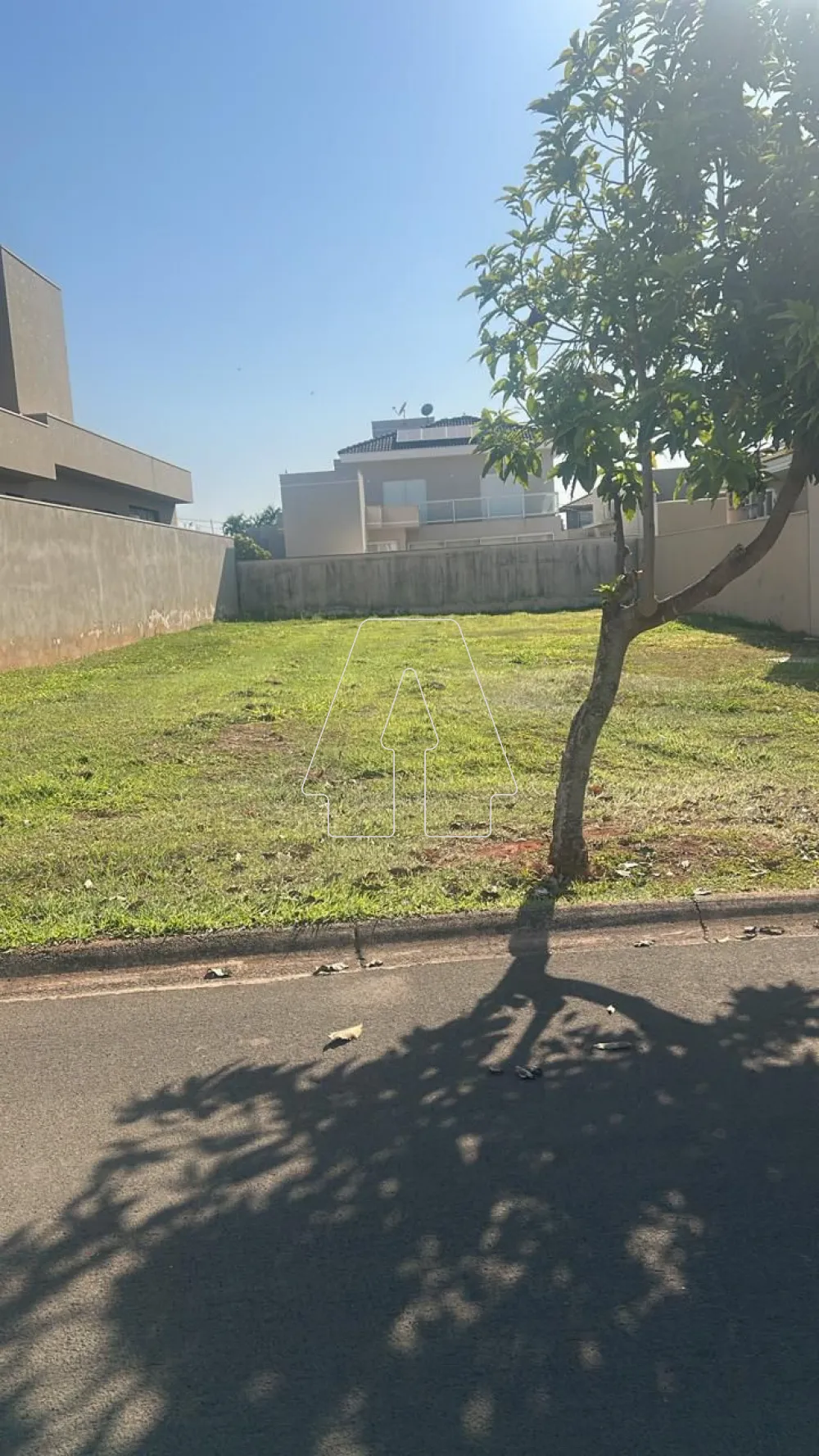 Comprar Terreno / Condom&iacute;nio em Ara&ccedil;atuba R$ 470.000,00 - Foto 1