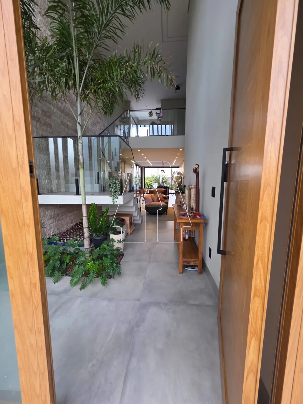 Alugar Casa / Condom&iacute;nio em Ara&ccedil;atuba R$ 11.000,00 - Foto 1