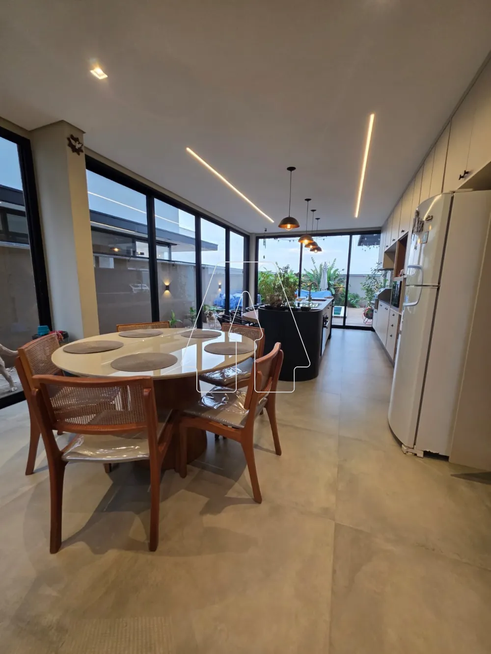 Alugar Casa / Condom&iacute;nio em Ara&ccedil;atuba R$ 11.000,00 - Foto 7
