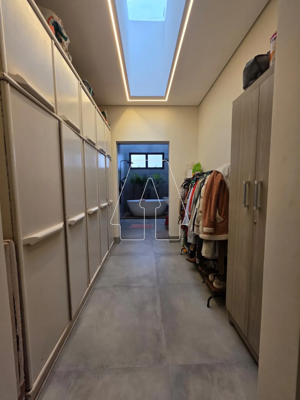 Alugar Casa / Condom&iacute;nio em Ara&ccedil;atuba R$ 11.000,00 - Foto 15
