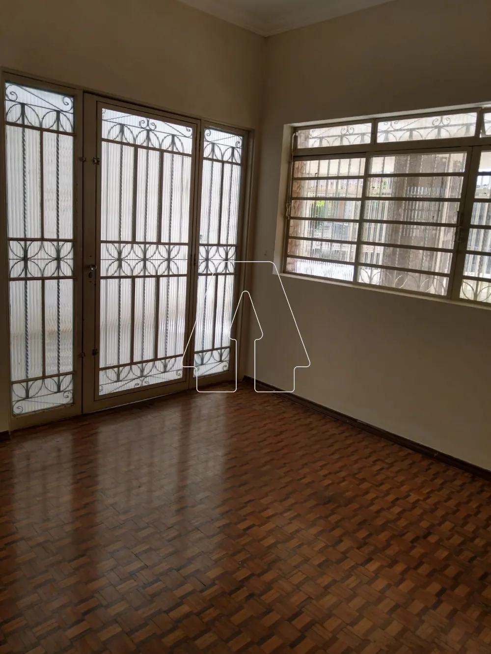 Comprar Casa / Residencial em Ara&ccedil;atuba R$ 450.000,00 - Foto 4