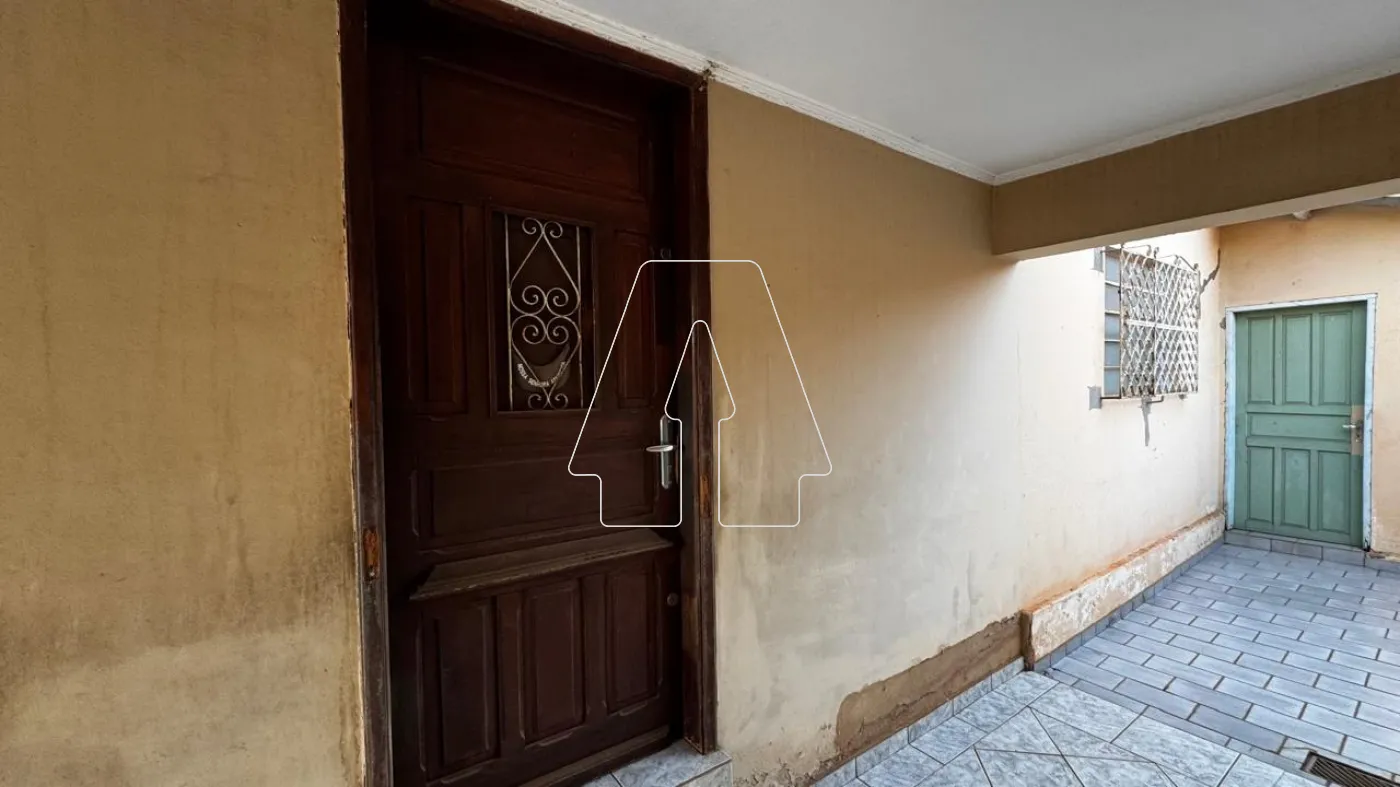 Comprar Casa / Residencial em Ara&ccedil;atuba R$ 200.000,00 - Foto 2