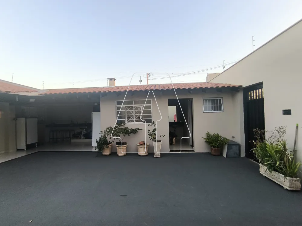 Alugar Casa / Residencial em Ara&ccedil;atuba R$ 1.055,41 - Foto 1