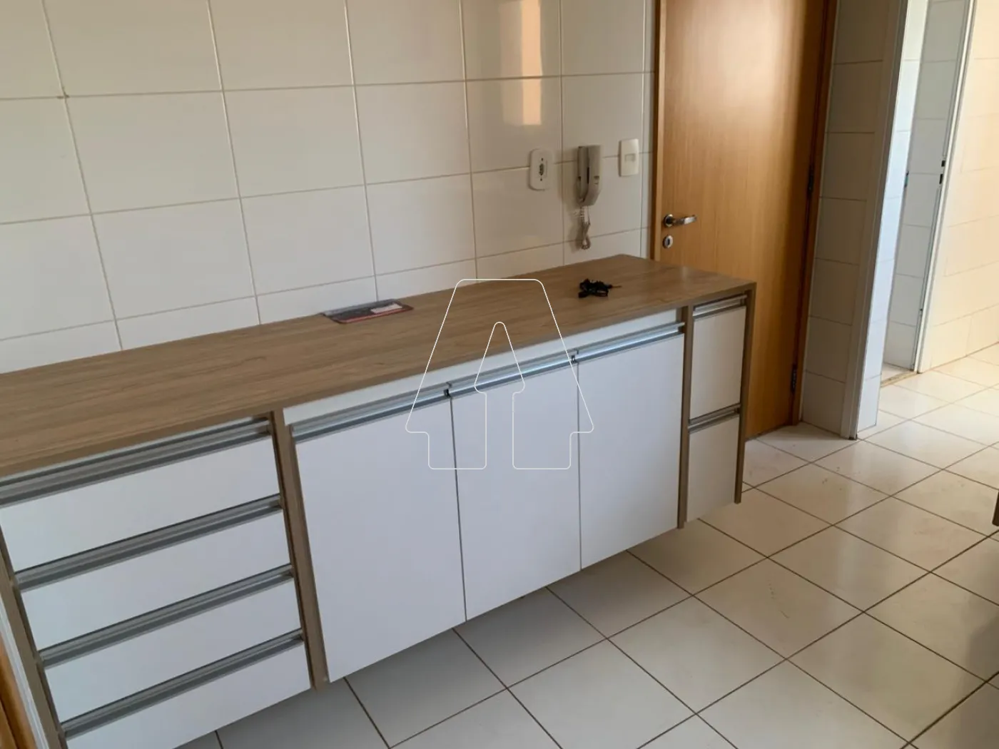 Alugar Apartamento / Padr&atilde;o em Ara&ccedil;atuba R$ 3.800,00 - Foto 7