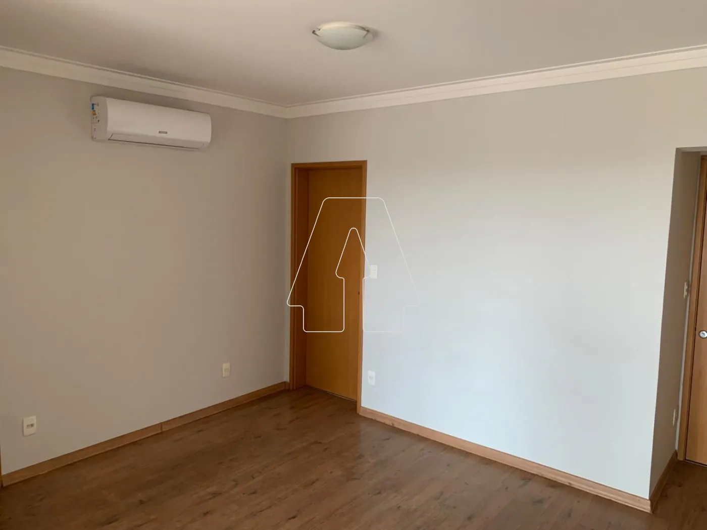 Alugar Apartamento / Padr&atilde;o em Ara&ccedil;atuba R$ 3.800,00 - Foto 3