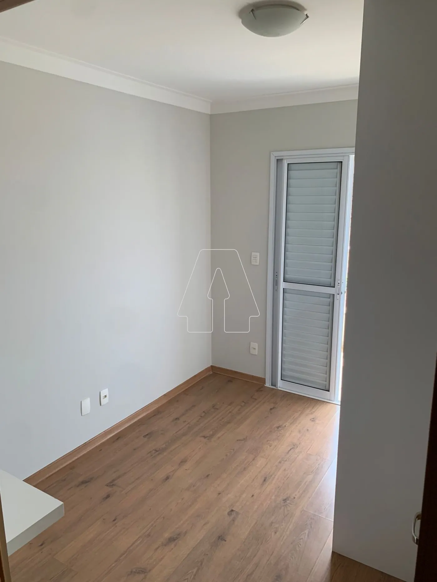 Alugar Apartamento / Padr&atilde;o em Ara&ccedil;atuba R$ 3.800,00 - Foto 11