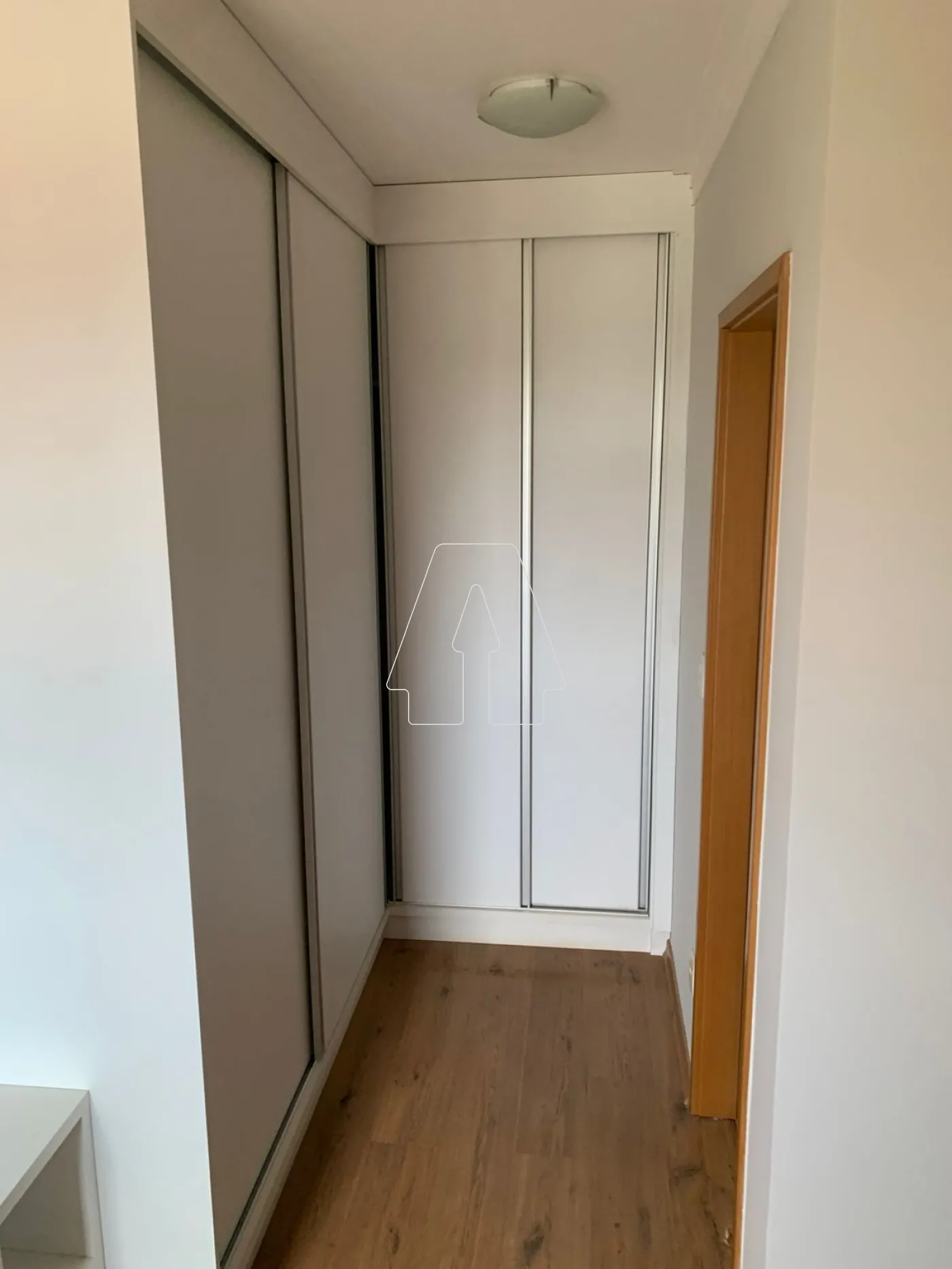 Alugar Apartamento / Padr&atilde;o em Ara&ccedil;atuba R$ 3.800,00 - Foto 17
