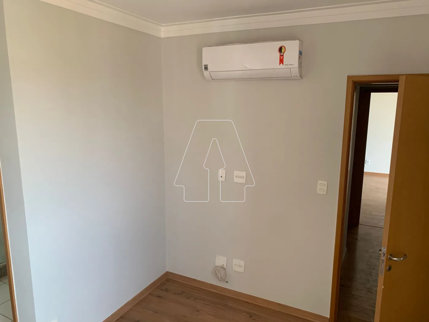 Alugar Apartamento / Padr&atilde;o em Ara&ccedil;atuba R$ 3.800,00 - Foto 18