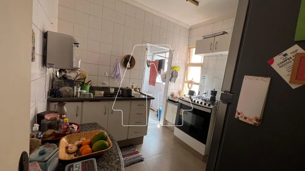 Alugar Apartamento / Padr&atilde;o em Ara&ccedil;atuba R$ 950,00 - Foto 6