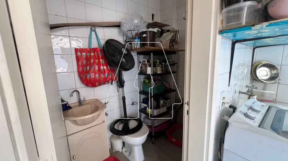 Alugar Apartamento / Padr&atilde;o em Ara&ccedil;atuba R$ 950,00 - Foto 18