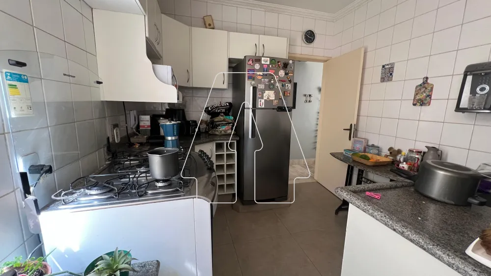 Alugar Apartamento / Padr&atilde;o em Ara&ccedil;atuba R$ 950,00 - Foto 8