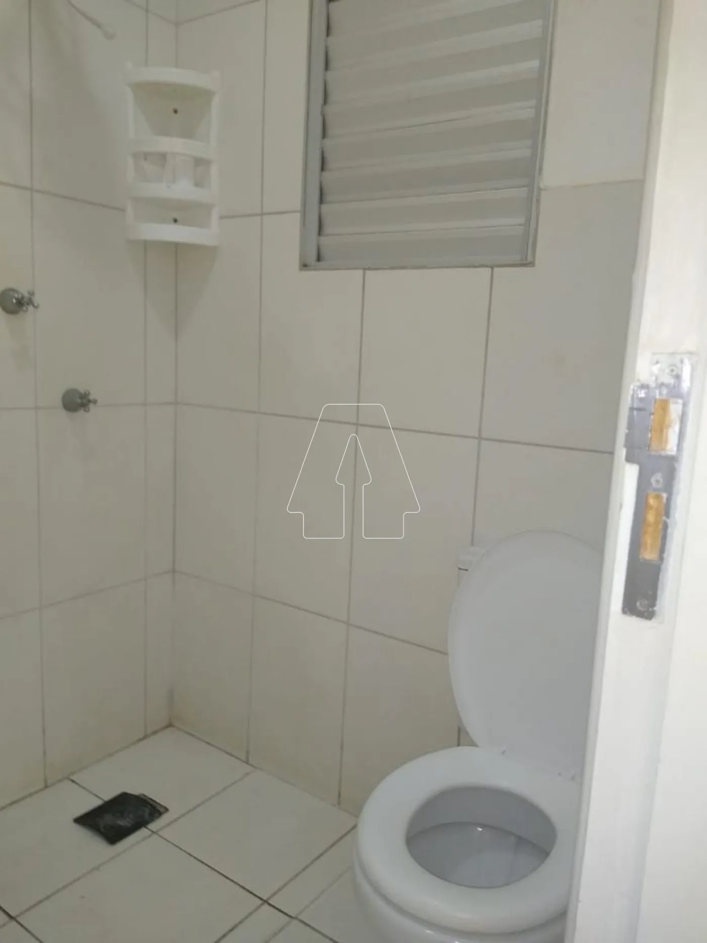 Alugar Apartamento / Padr&atilde;o em Ara&ccedil;atuba R$ 950,00 - Foto 11
