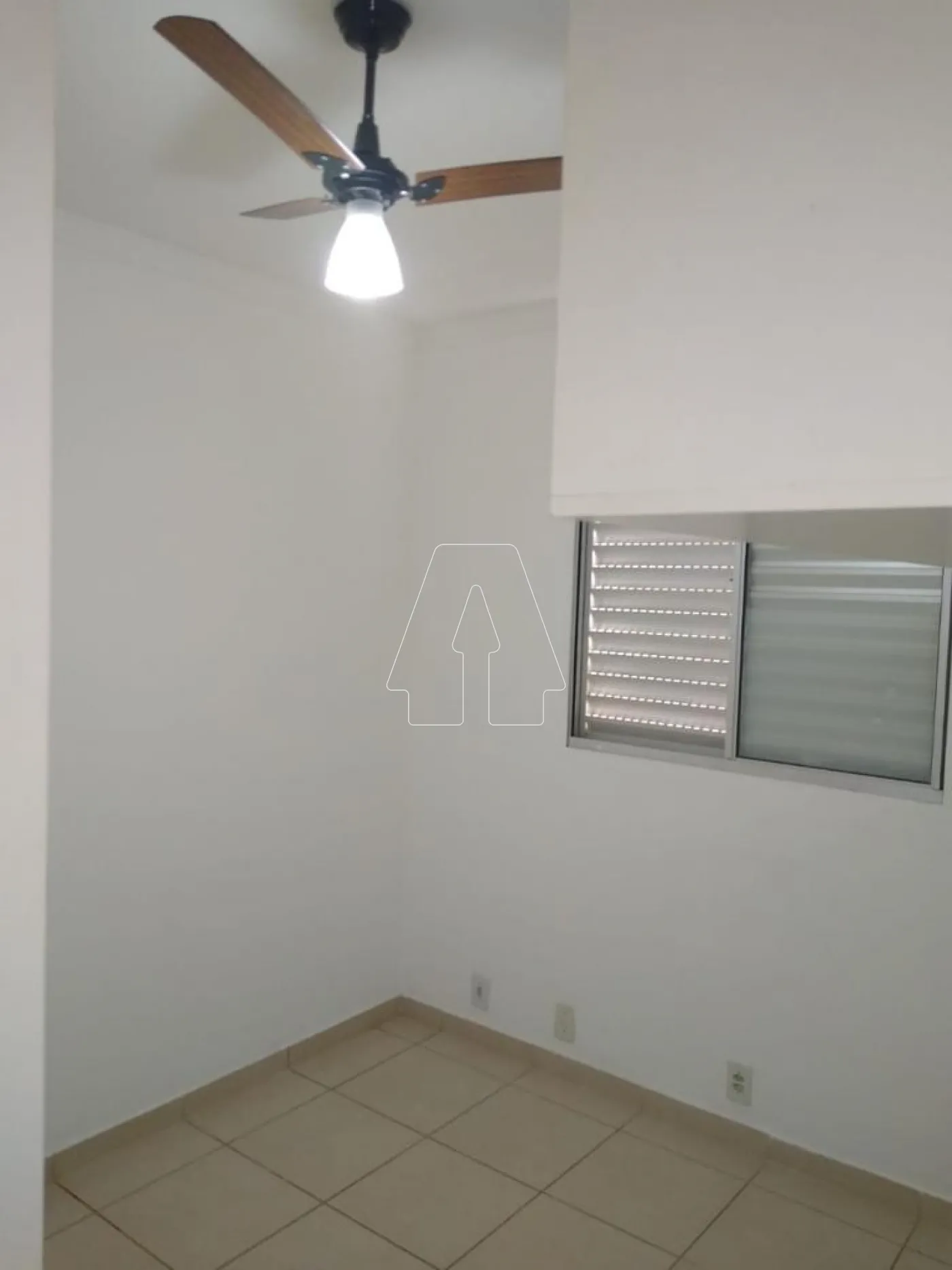 Alugar Apartamento / Padr&atilde;o em Ara&ccedil;atuba R$ 950,00 - Foto 13