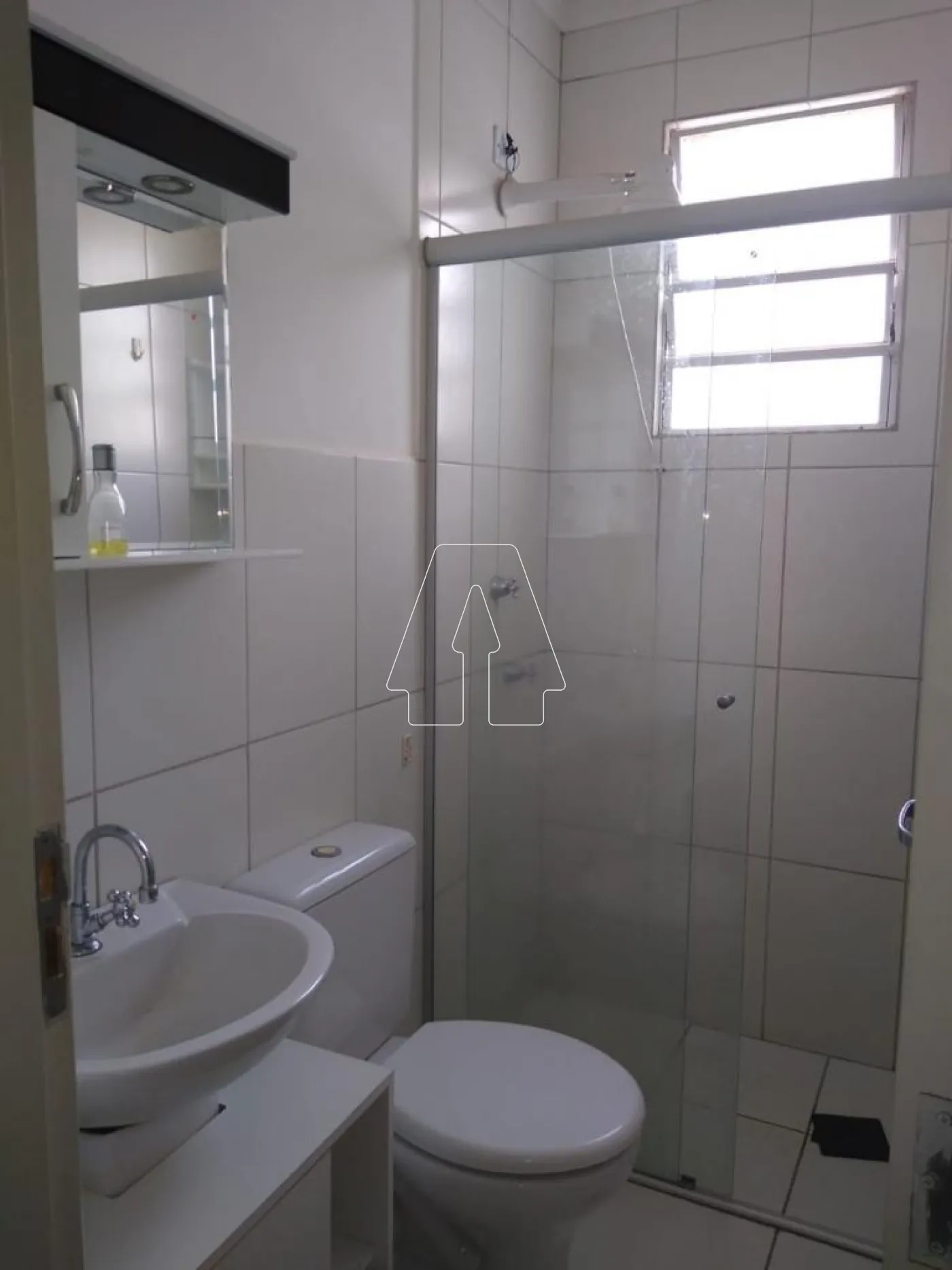 Alugar Apartamento / Padr&atilde;o em Ara&ccedil;atuba R$ 950,00 - Foto 15